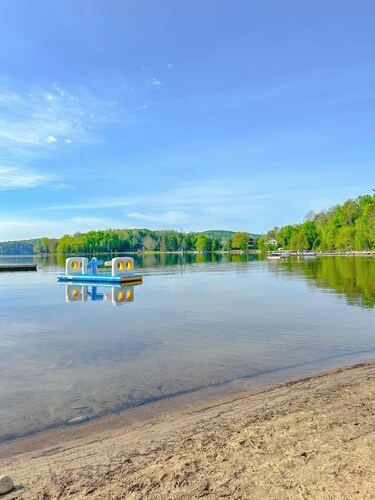 Huntsville Lakeside Ski Chalet w/ Kayak, Arcade Machine, Waterfront Dock