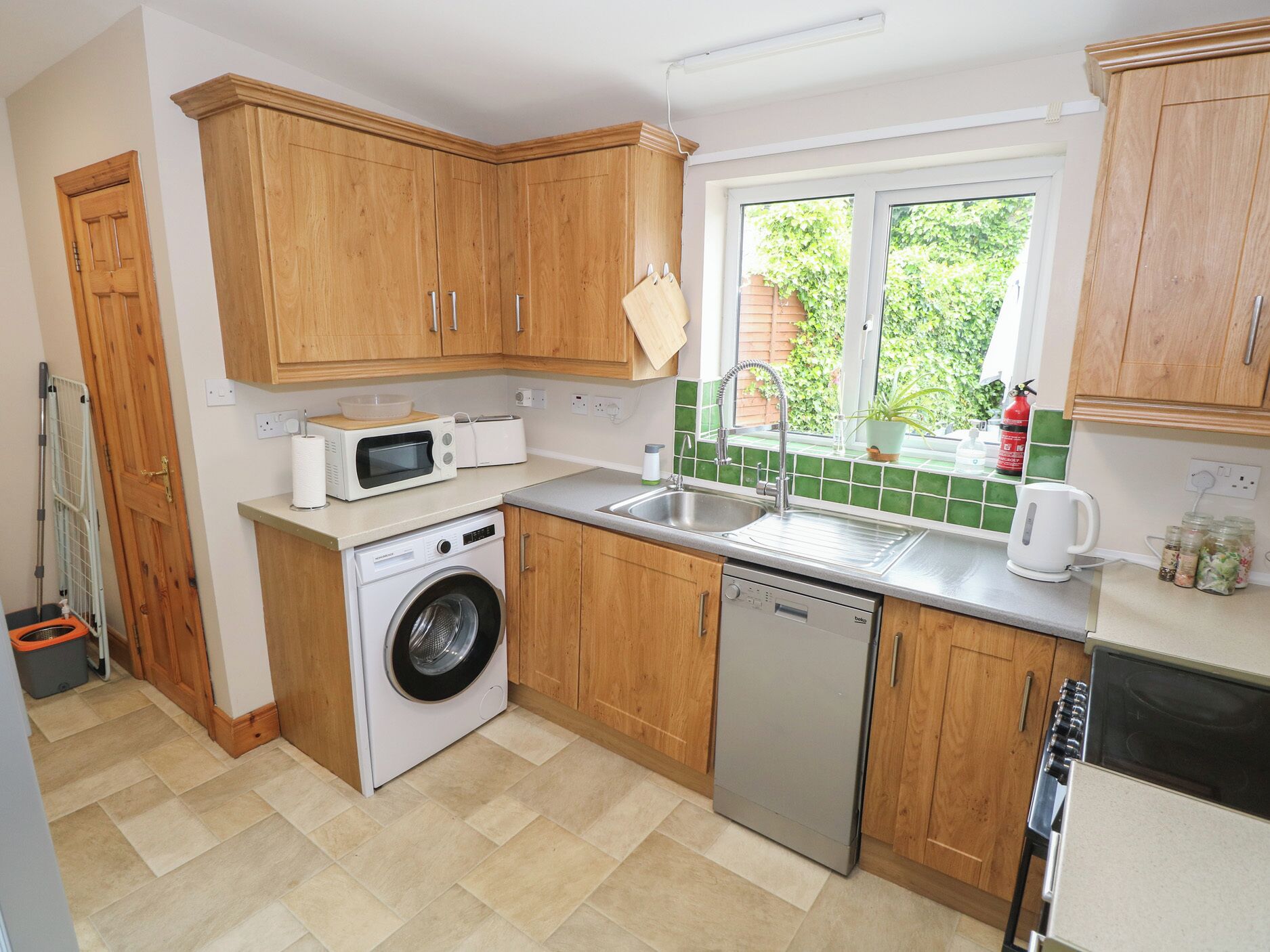 Dishwasher, cookware/dishes/utensils