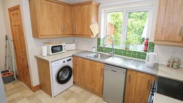 Dishwasher, cookware/dishes/utensils