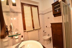Unclassified image, 4 of 6, button - Vrbo Property (Anghiari)