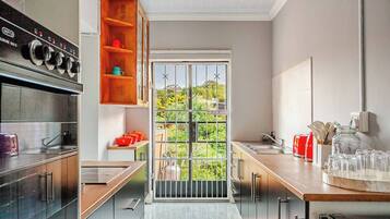 Apartment, 1 Bedroom, Smoking, Patio | Interior