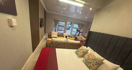 Serene 2-bedroom Apartment in Gqeberha With River Views