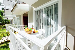 Deluxe Suite, Balcony, Garden View | Terrace/patio - PALMERAS DE SOL CARIBE (Puntacana)