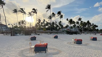 Pantai pribadi dan pasir putih