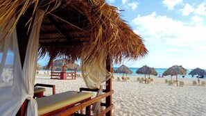 Private beach, white sand, beach cabanas, 2 beach bars - PALMERAS DE SOL CARIBE (Puntacana)