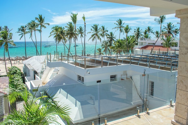 Suite, Balcony | In-room safe, blackout curtains, iron/ironing board, free WiFi