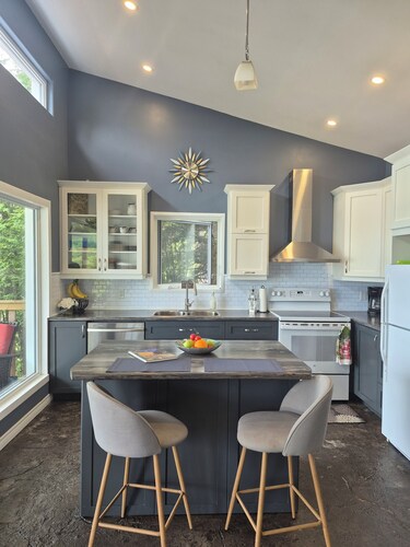 Luxurious Northern Paradise with all amenities, water activities, pet-friendly
