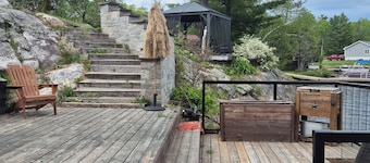 Northern Paradise on the lake with water activities, Pet-friendly