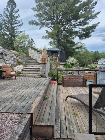 Northern Paradise on the lake with water activities, Pet-friendly