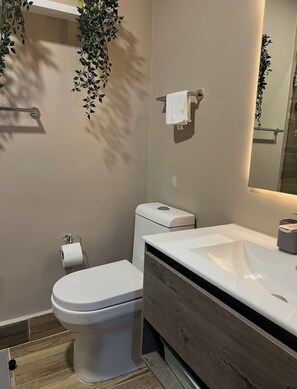 Hårtørrer, håndklæder, Sæbe, Toiletpapir