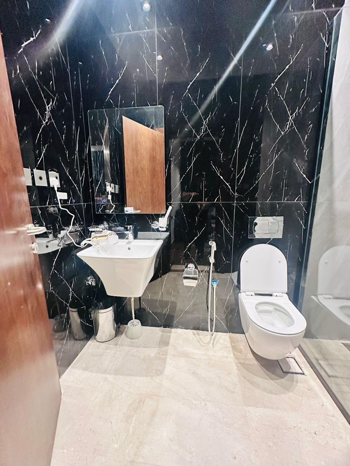 Studio | Bathroom | Shower, free toiletries, hair dryer, slippers