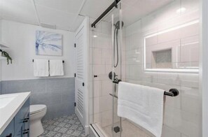 Hair dryer, towels, soap, toilet paper - 1BR Beach Cove - Oceanfront - Multiple Pools - Premier Location in North Myrtle (North Myrtle Beach)