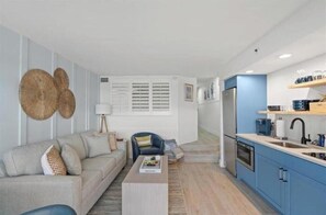 Living area - 1BR Beach Cove - Oceanfront - Multiple Pools - Premier Location in North Myrtle (North Myrtle Beach)