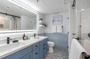 Bathroom - 1BR Beach Cove - Oceanfront - Multiple Pools - Premier Location in North Myrtle (North Myrtle Beach)