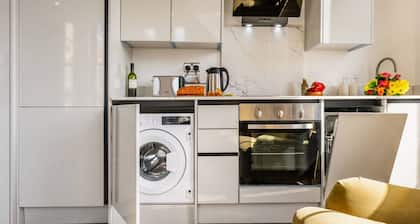 Albemarle Chambers Central Retreat Lift Sleeps 4