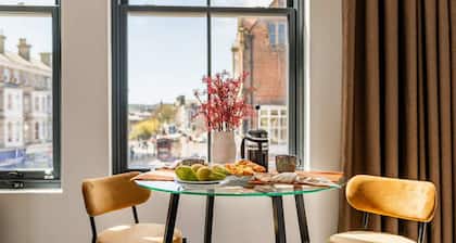 Albemarle Chambers Central Retreat Lift Sleeps 2