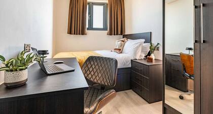 Albemarle Chambers Central Retreat Lift Sleeps 2