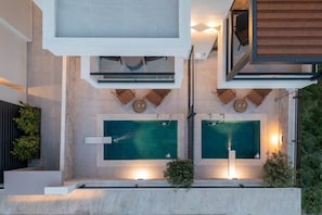 A modern outdoor pool area with two pools, seating, and lighting. - Villas Thallo № 3 (Neos Marmaras)