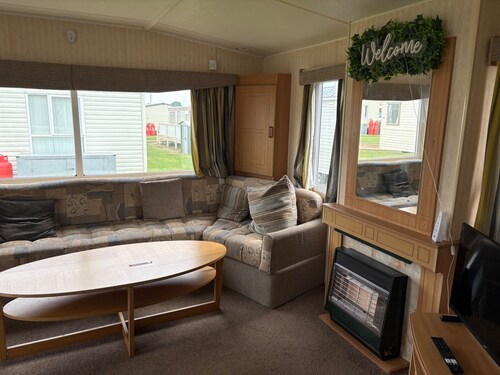 Cabin Sleeps 5 With Parking and Balcony
