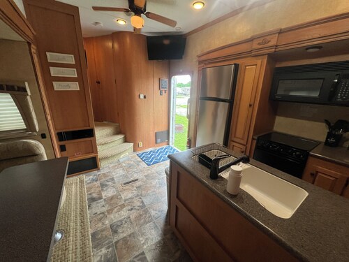 Cardinal Camper Getaway at Eddy's Place-Sleeps 8