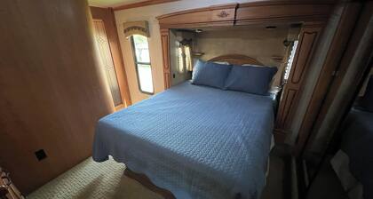Cardinal Camper Getaway at Eddy's Place-Sleeps 8