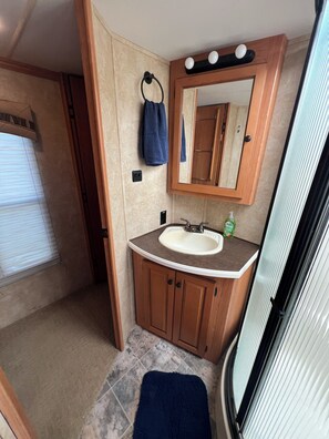 Shower, toilet paper - Cardinal Camper Getaway at Eddy's Place-Sleeps 8 (Moravia)