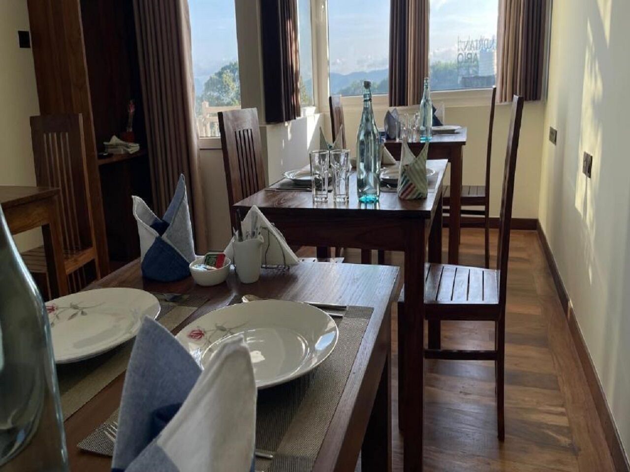 Kamar Double Deluks, balkon, pemandangan kebun | Tempat makan