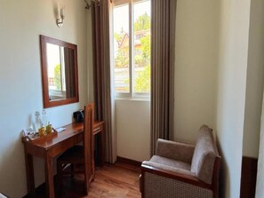 Deluxe Double Room, Balcony, Garden View | Living area - Sun Dove Suit - Kandy (Kandy)