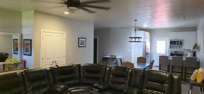 Southern Utah Oasis - 3BR Home Near Adventure & Golf