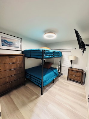 2 chambres, fer et planche à repasser, accès Internet, draps fournis