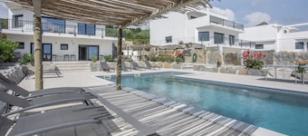 'Jade' Room with Shared Pool, Shared Terrace and Wi-Fi