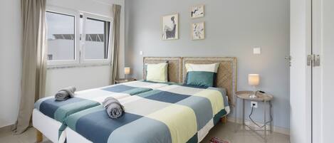 WiFi, bed sheets