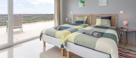 WiFi, bed sheets