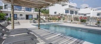Studio Apartment 'Peace House Lourinhã T0' with Shared Pool, Shared Terrace and Wi-Fi