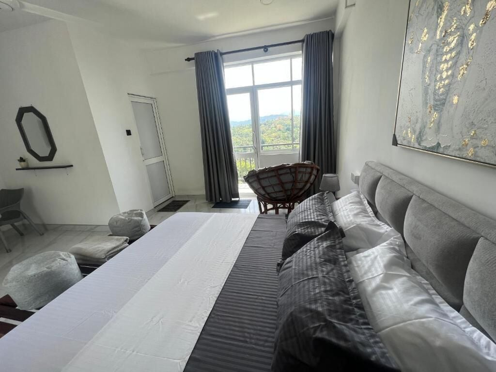 Deluxe Double Room, Balcony, Mountain View | Laptop workspace