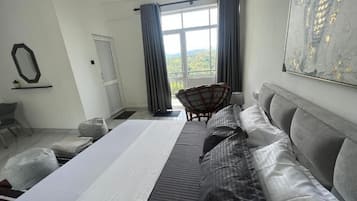 Deluxe Double Room, Balcony, Mountain View | Laptop workspace