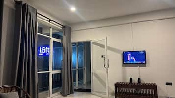 Deluxe Double Room, Balcony, Mountain View | Interior