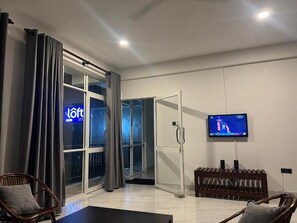 Deluxe Double Room, Balcony, Mountain View | Bahagian dalam