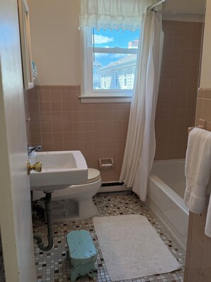 Shower, toilet paper - Excellent 3-bedroom condo with AC, South End Ocean City (Ocean City)