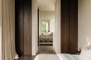 Deluxe Apartment | Peti besi dalam bilik, ruang kerja komputer riba 