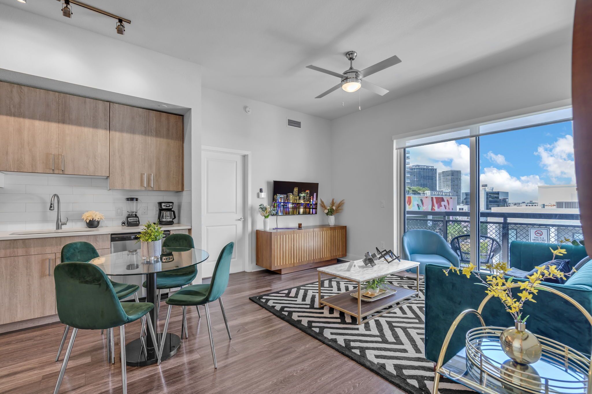 Apartment, 2 Bedrooms, Kitchen, City View | Dining
