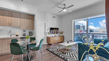 Apartment, 2 Schlafzimmer, Küche, Stadtblick | Speisen