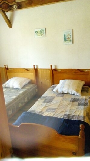 Iron/ironing board, Internet, bed sheets - Vrbo Property (Lys-Saint-Georges)