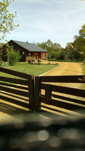 Maison an bois with pond sud du bevrry