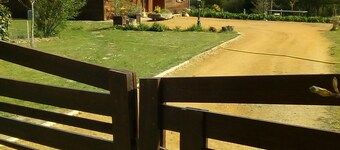 Maison an bois with pond sud du bevrry