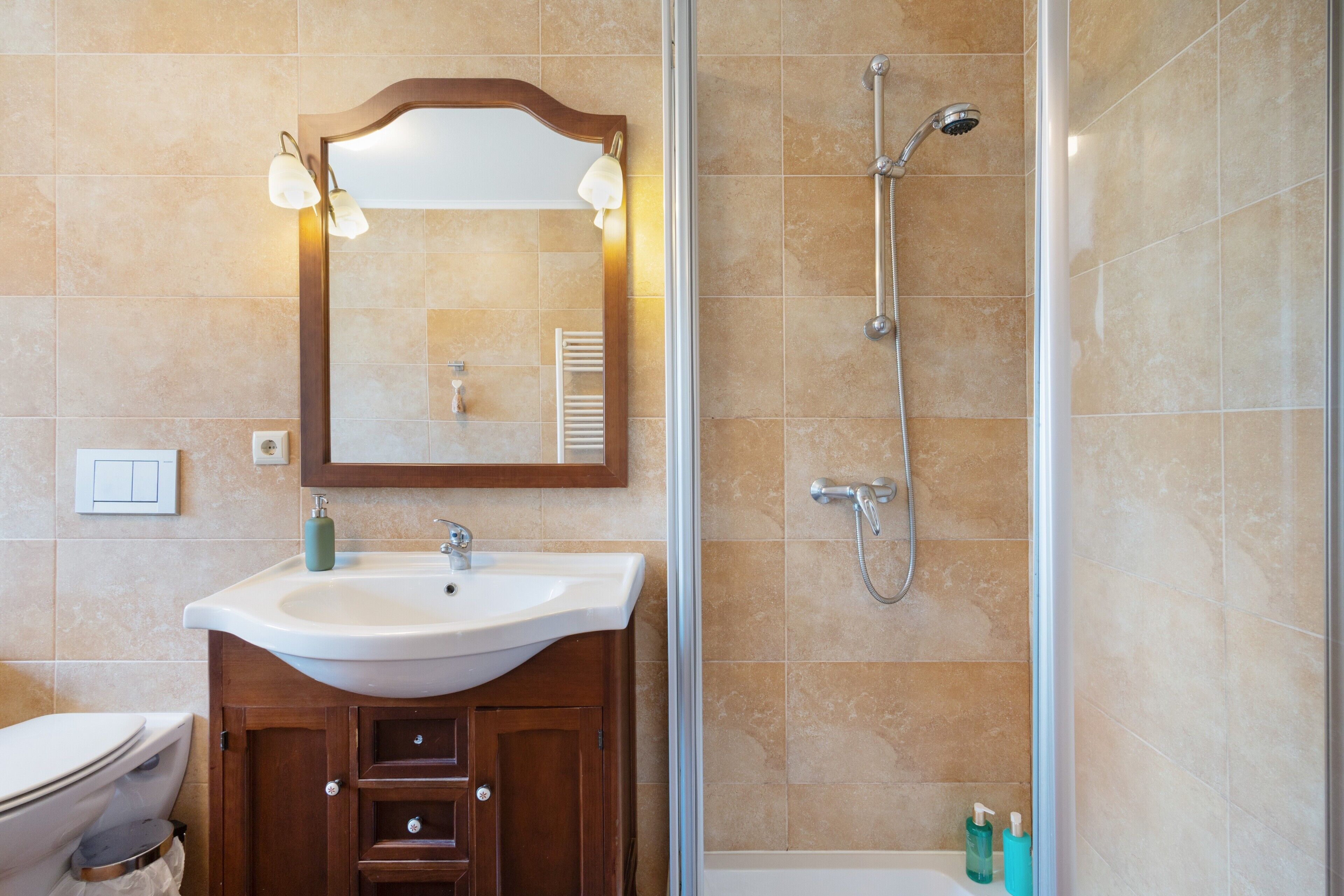 Shower, towels