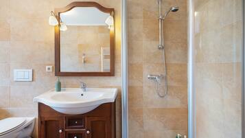 Shower, towels