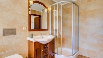 Shower, towels
