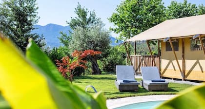 Tente " Figo Glamping " avec vue montagne, piscine privée et Wi-Fi