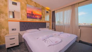 Cofres nos quartos, cortinas blackout, quartos à prova de som